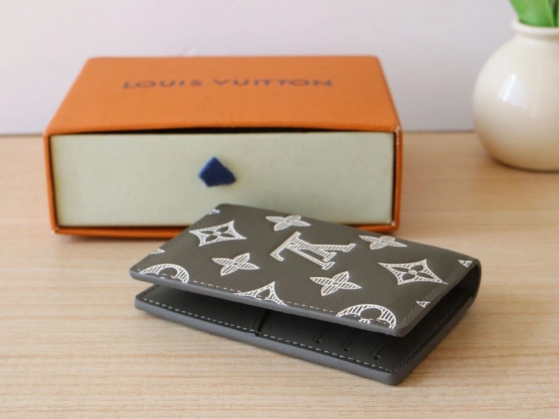 LV Wallets 4178A-0106