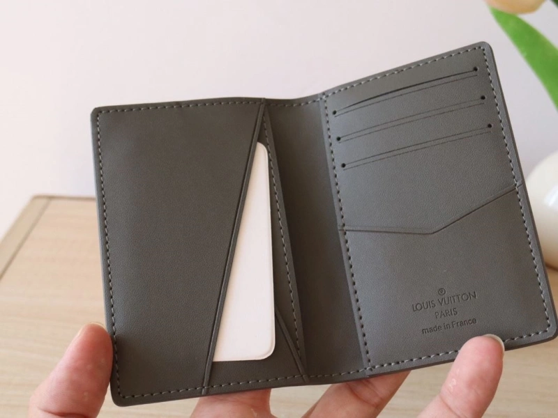 LV Wallets 4178A-0106