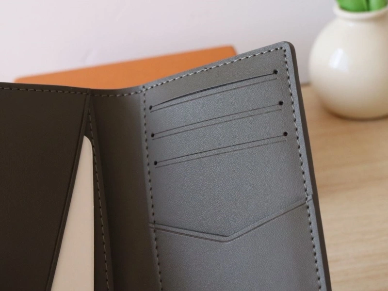 LV Wallets 4178A-0106