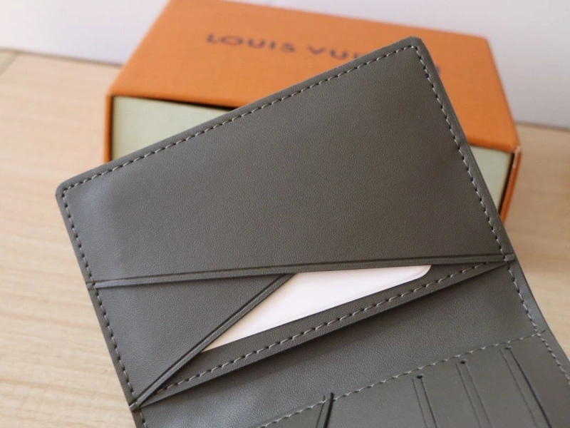 LV Wallets 4178A-0106