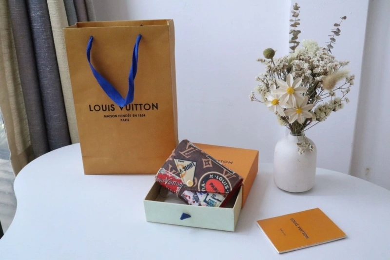 LV Wallets 4178A-0116