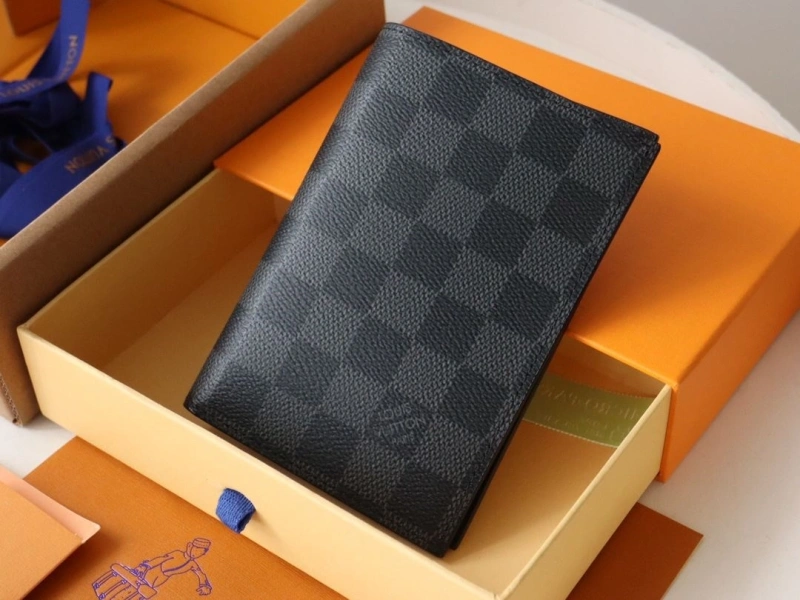 LV Wallets 4178A-0121