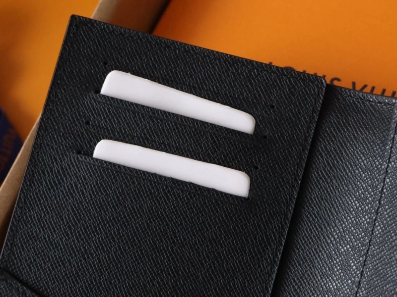 LV Wallets 4178A-0121