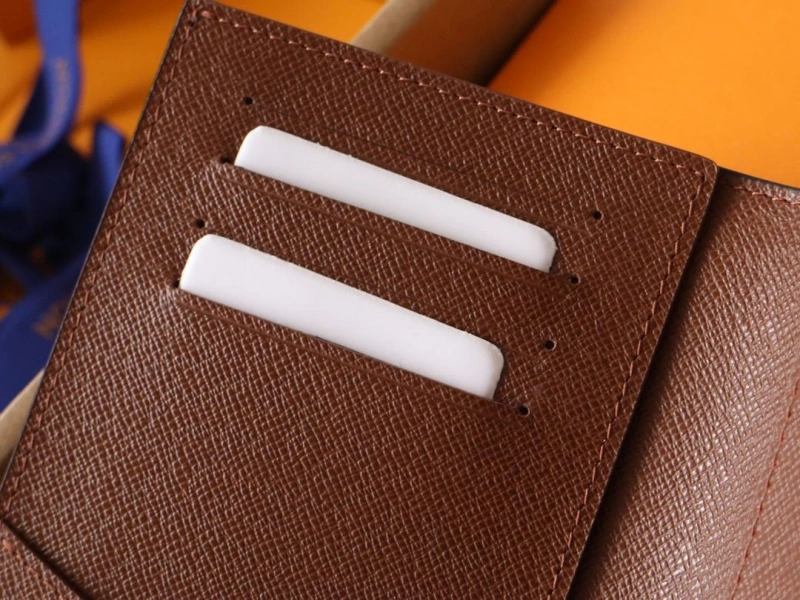 LV Wallets 4178A-0122