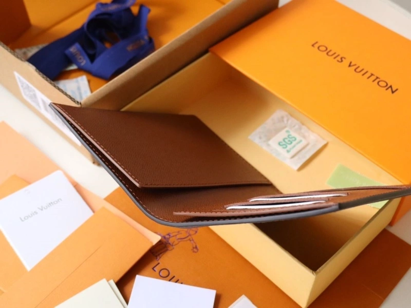 LV Wallets 4178A-0122