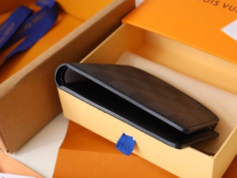 LV Wallets 4178A-0127