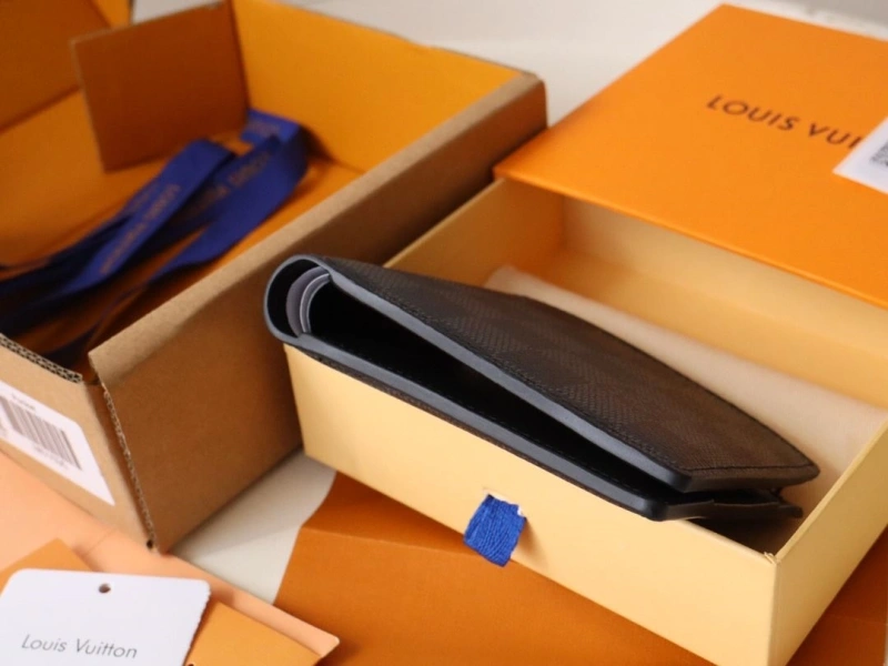 LV Wallets 4178A-0129