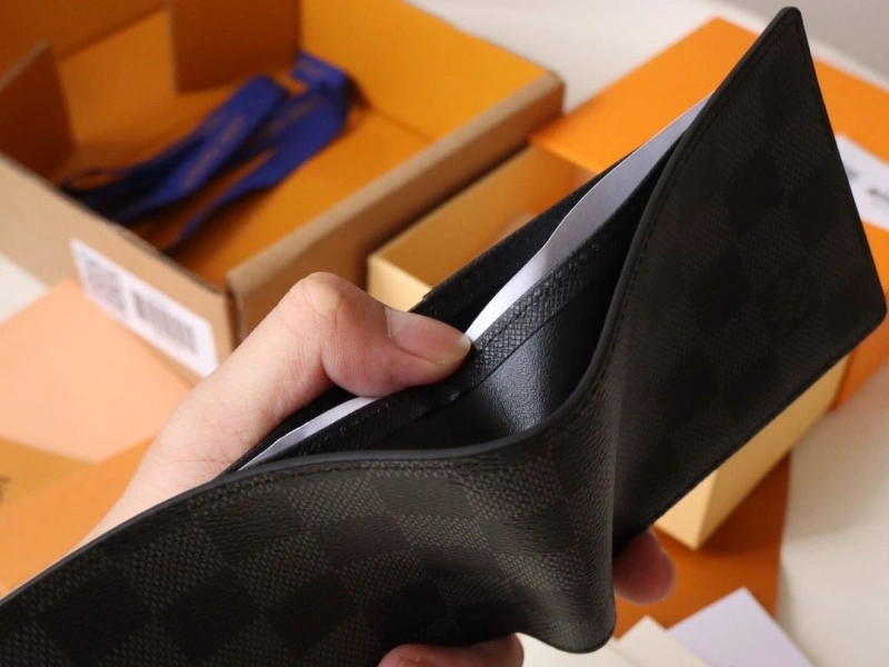 LV Wallets 4178A-0129