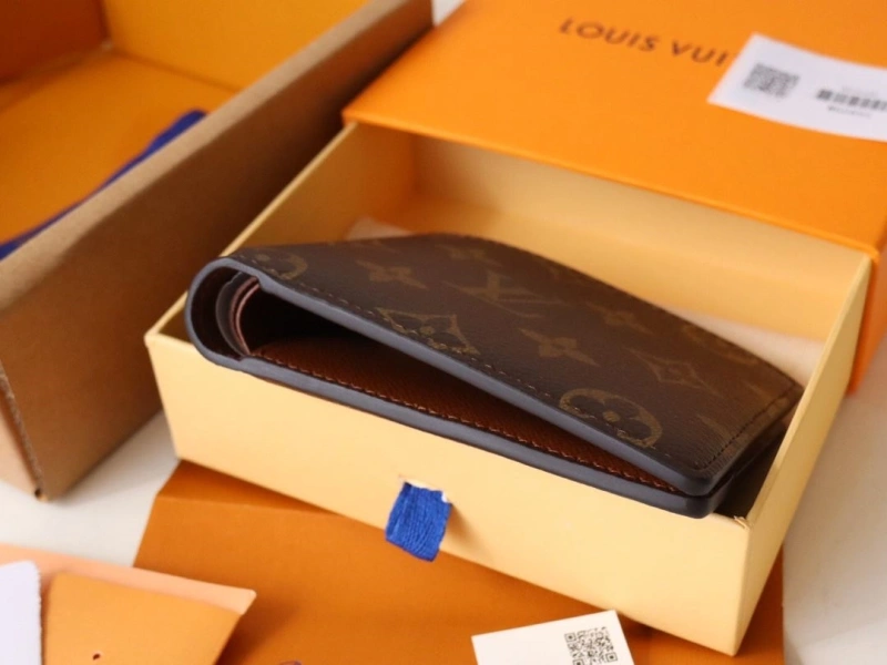 LV Wallets 4178A-0130