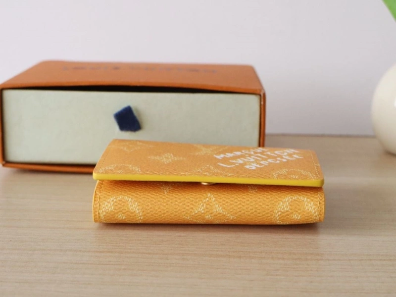 LV Wallets 4178A-0136