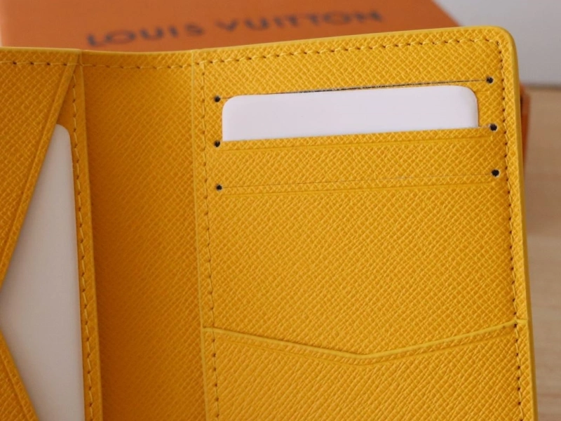 LV Wallets 4178A-0137