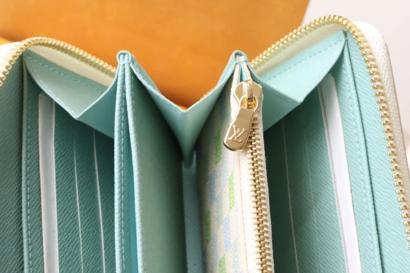 LV Wallets 4178A-0157