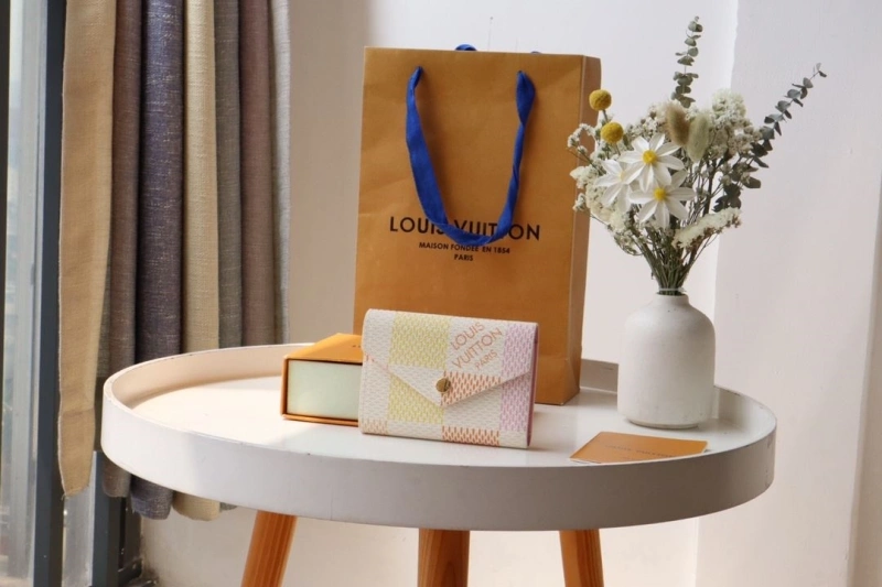 LV Wallets 4178A-0158