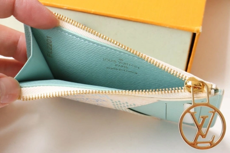 LV Wallets 4178A-0160