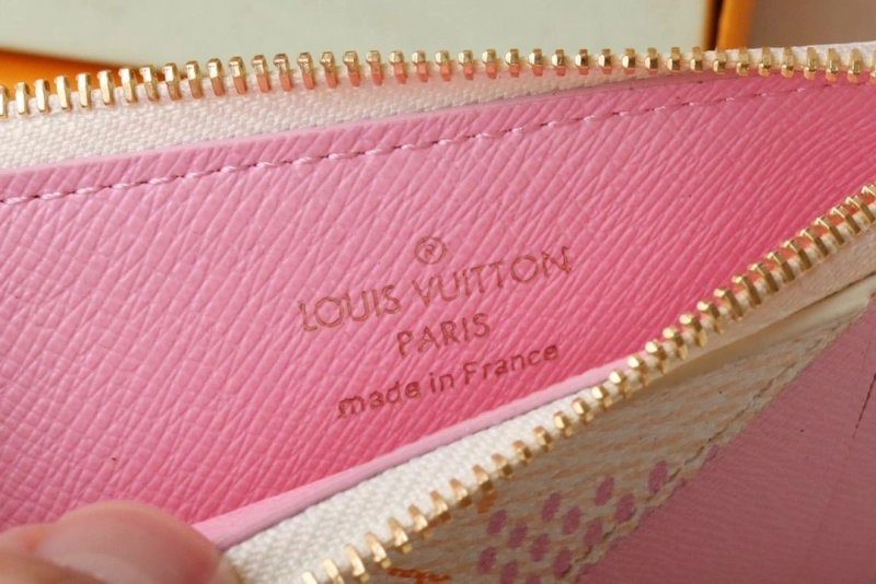 LV Wallets 4178A-0161