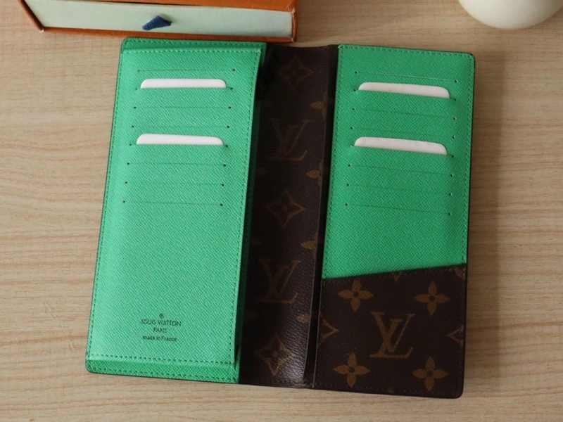 LV Wallets 4178A-0193
