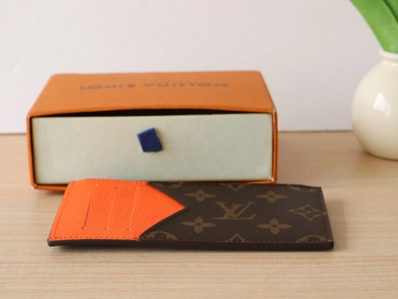 LV Wallets 4178A-0194