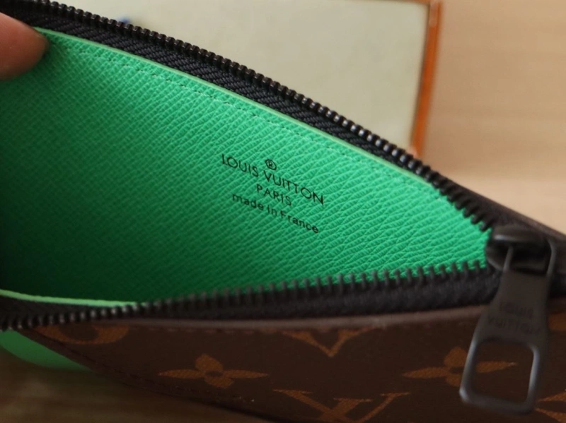 LV Wallets 4178A-0198