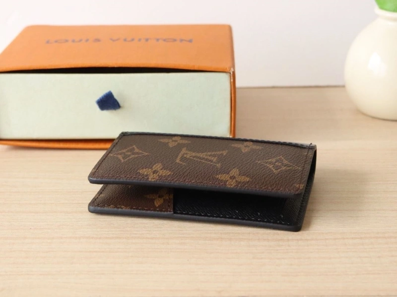 LV Wallets 4178A-0206