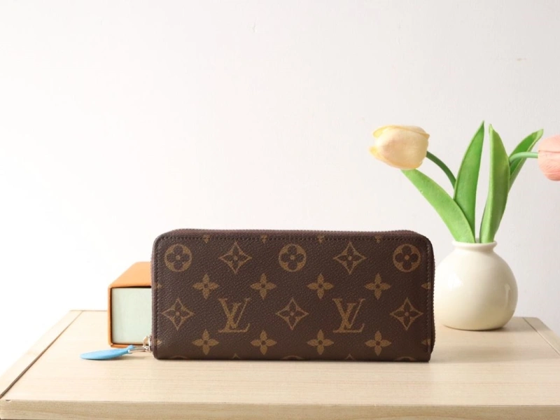 LV Wallets 4178A-0215
