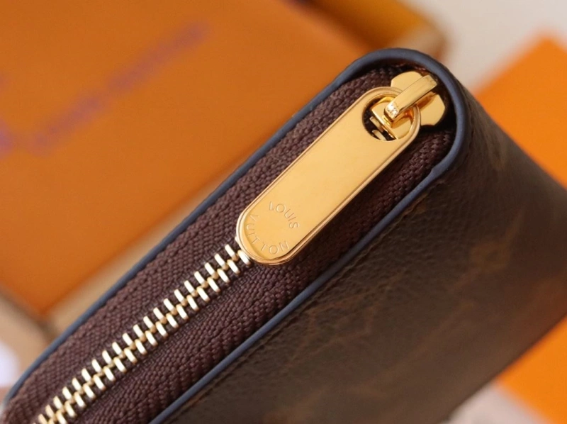 LV Wallets 4178A-0219