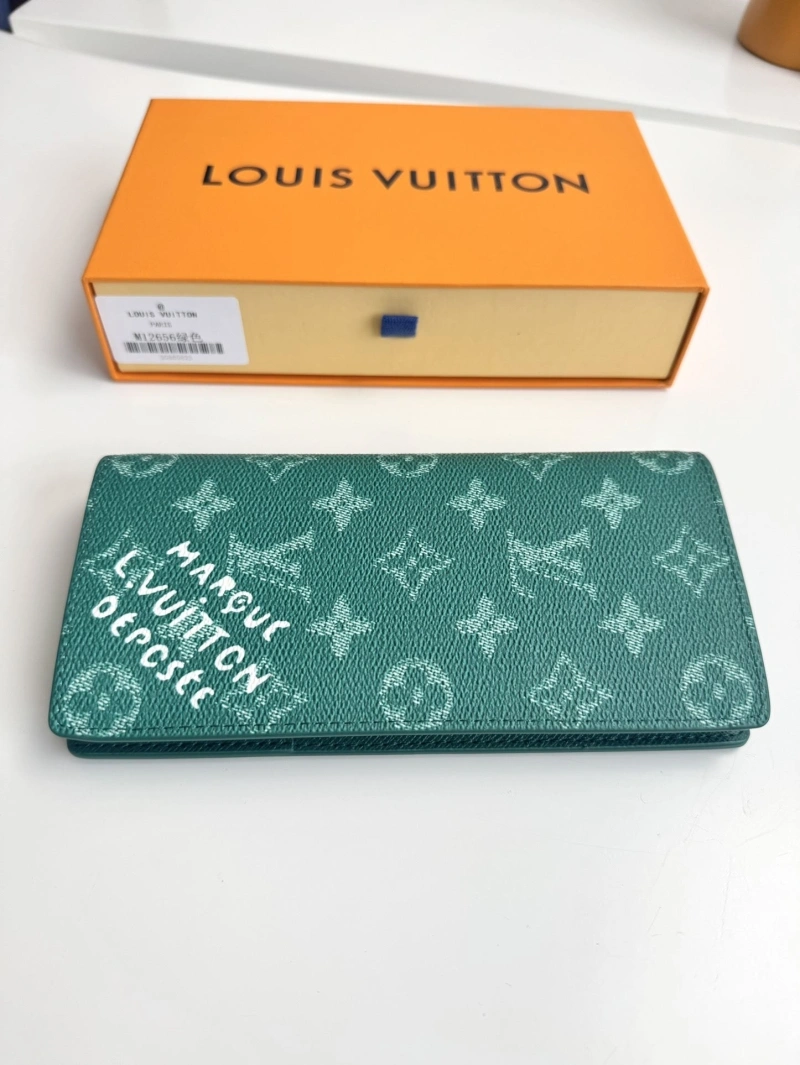 LV Wallets 4178A-0245
