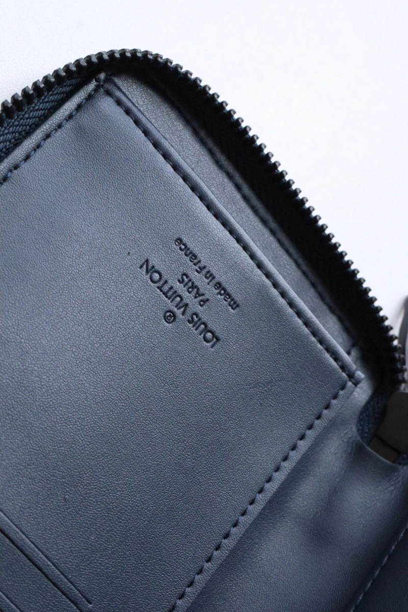 LV Wallets 4178A-0251