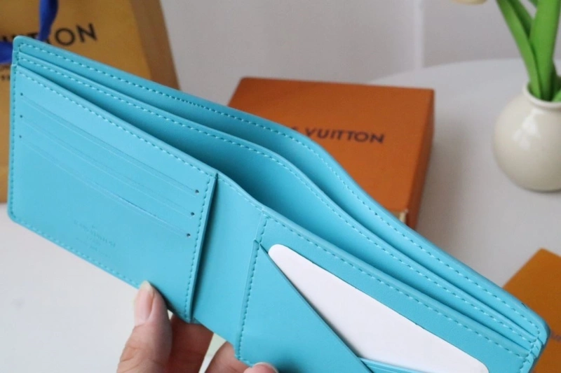 LV Wallets 4178A-0255