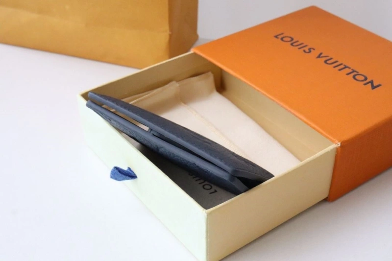 LV Wallets 4178A-0257