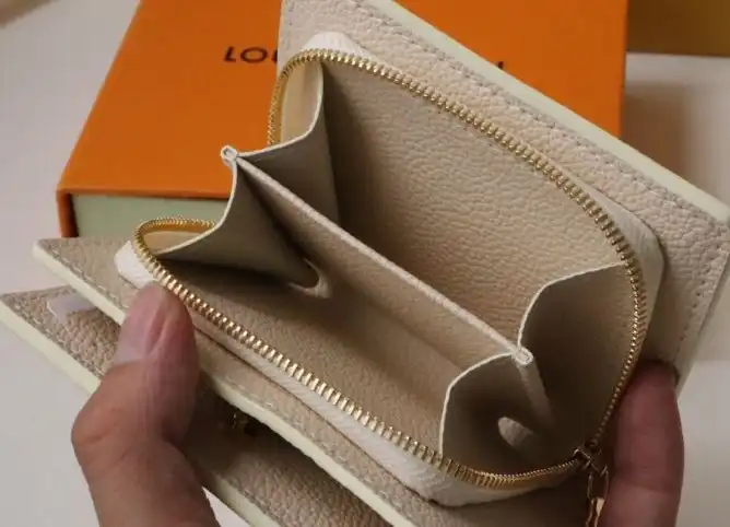 LV Wallets 4178D-0001