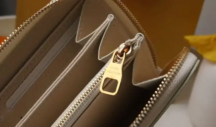 LV Wallets 4178D-0002