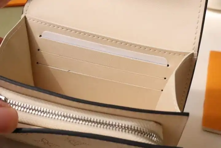 LV Wallets 4178D-0003