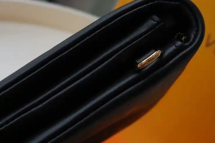 LV Wallets 4178D-0004