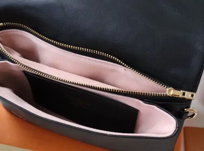 LV Wallets 4178D-0004