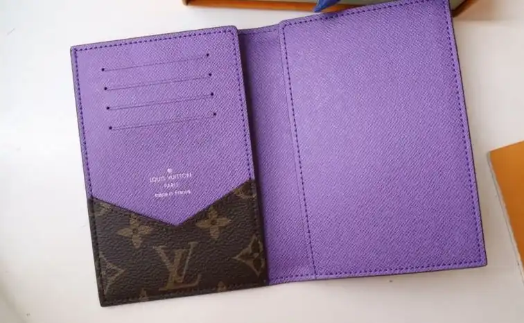 LV Wallets 4178D-0007