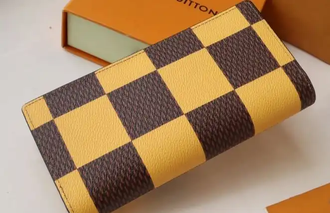 LV Wallets 4178D-0016