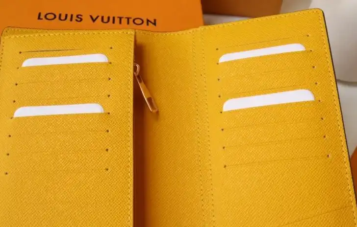 LV Wallets 4178D-0016