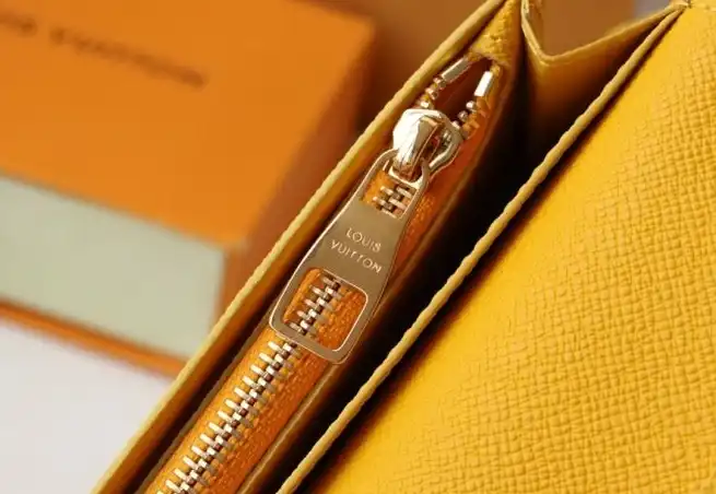 LV Wallets 4178D-0016