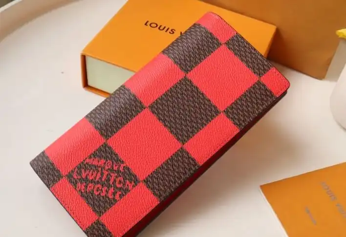 LV Wallets 4178D-0019