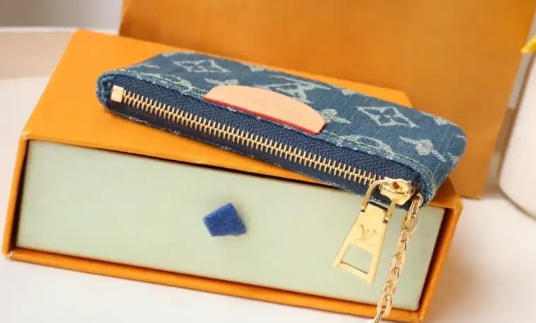 LV Wallets 4178D-0028