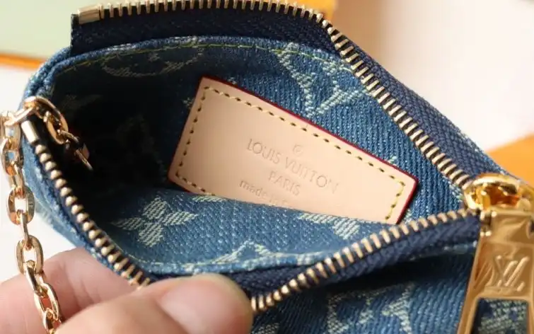 LV Wallets 4178D-0028