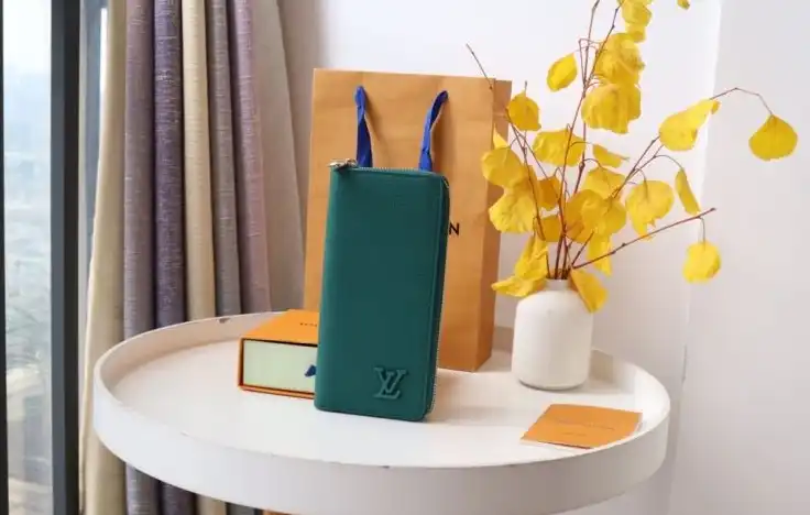 LV Wallets 4178D-0142