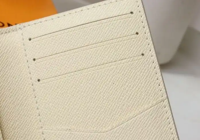 LV Wallets 4178G-0061