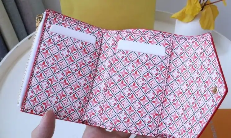 LV Wallets 4178G-0090