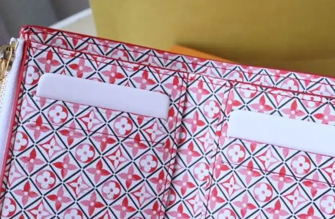 LV Wallets 4178G-0090