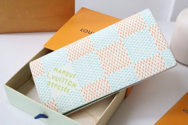 LV Wallets 4178H-0024