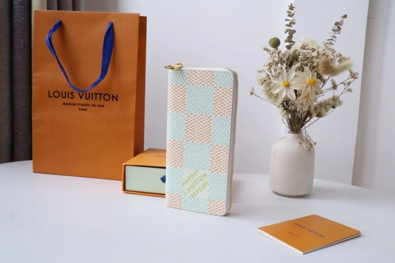 LV Wallets 4178H-0025