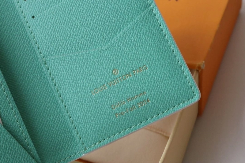 LV Wallets 4178H-0026