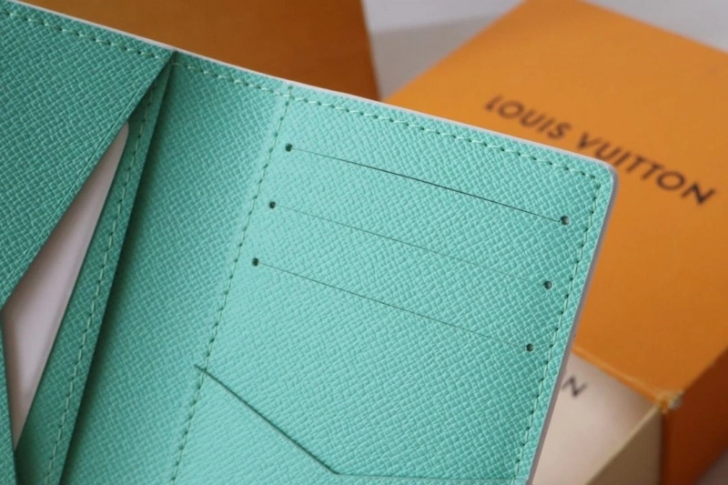 LV Wallets 4178H-0026