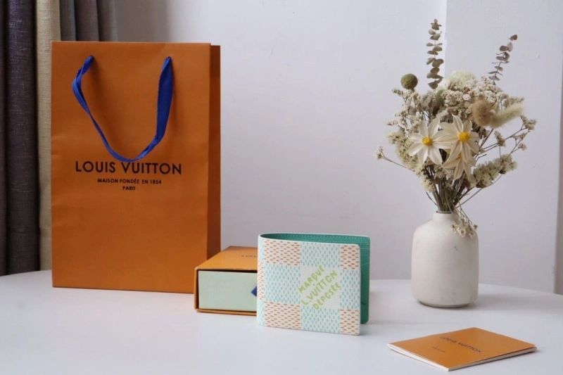 LV Wallets 4178H-0027